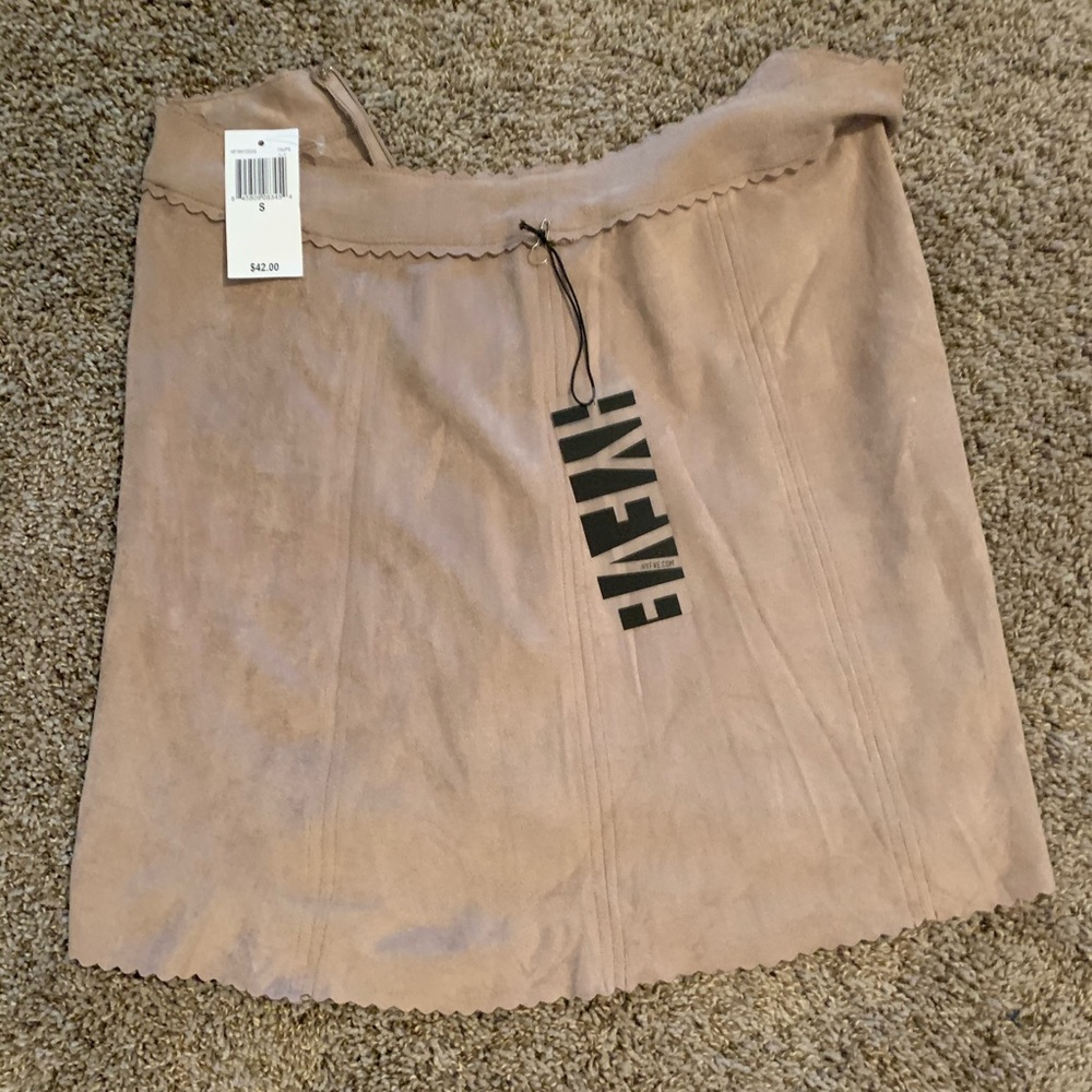 SUPER CUTE tan mini skirt